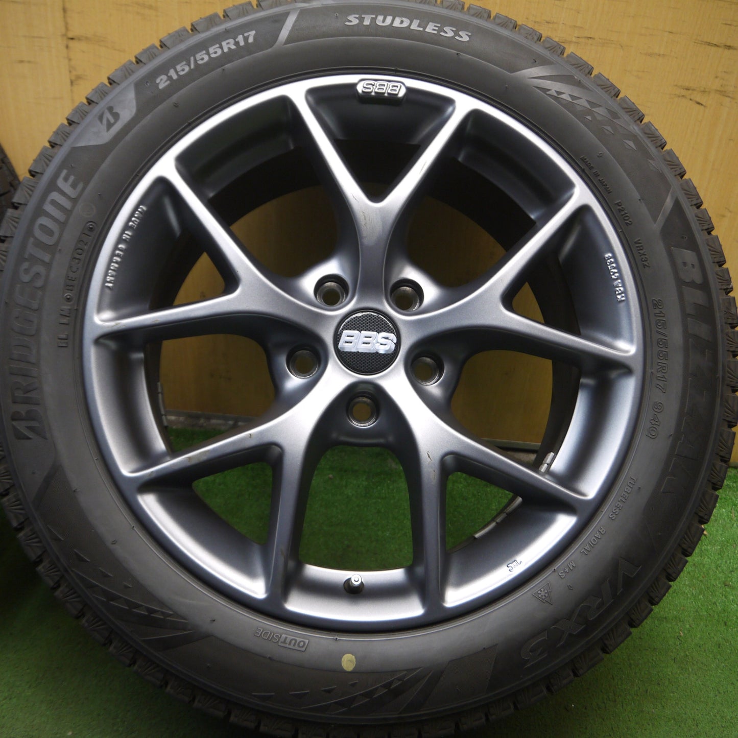 *送料無料* バリ溝！21年！キレイ！9.5分★ベンツ 等 BBS SR005 215/55R17 スタッドレス ブリヂストン ブリザック VRX3 17インチ PCD112/5H★4060709Hス