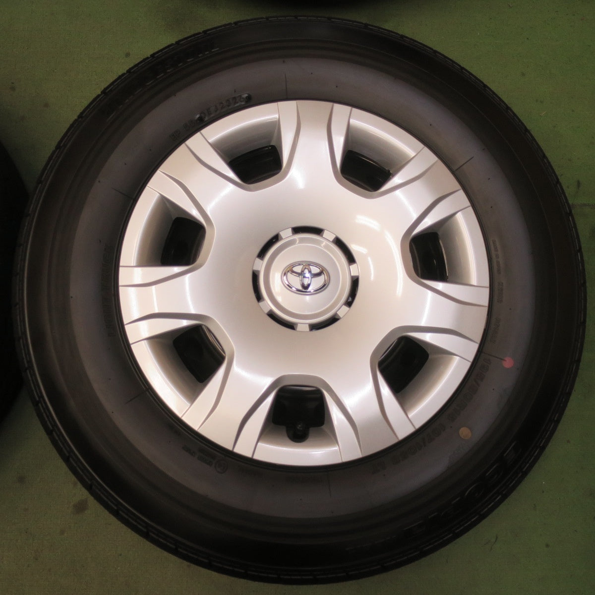 新車外し！26年◎トヨタ 200系 ハイエース 純正 スチール 195/80R15 107/105S ブリヂストン エコピア RD613 15インチ PCD139.7/6H◎6091504IMノ