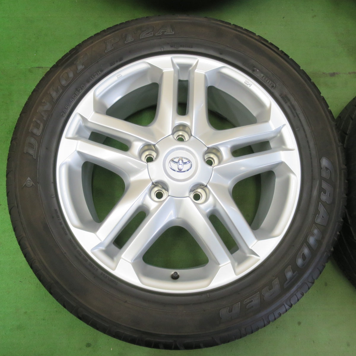 バリ溝！キレイ！9.5分★トヨタ ランクル 200 ZX 純正 285/50R20 ダンロップ PT2A グラントレック 20インチ PCD150/5H★5070204イノ