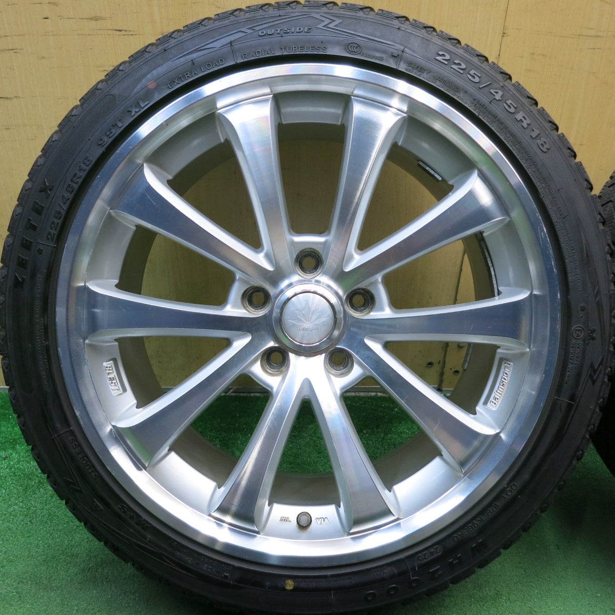 バリ溝！25年！8.5分◎スタッドレス 225/45R18 ジーテックス WH2000 Bahnsport BLEST バーンシュポルト ブレスト 18インチ PCD114.3/5H◎6091208HAス
