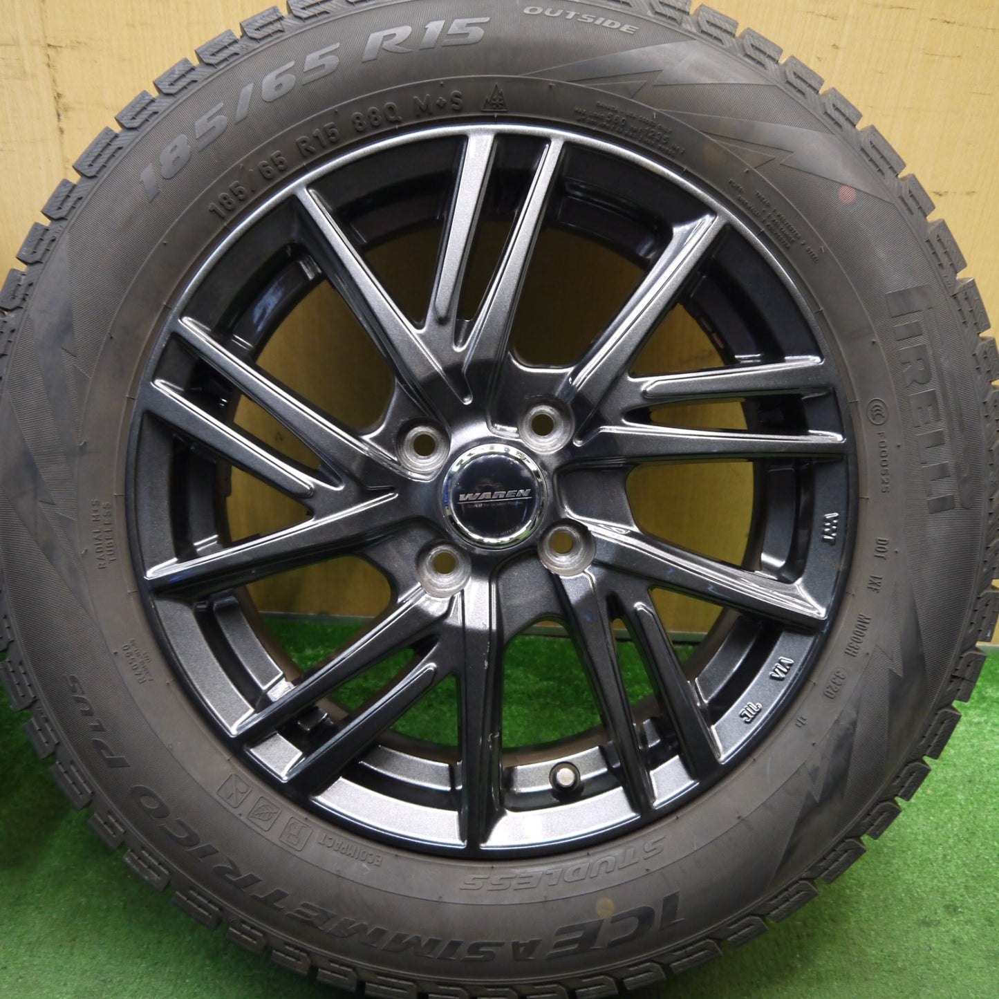 バリ溝！キレイ！8.5分★スタッドレス 185/65R15 ピレリ アイスアシンメトリコ プラス WAREN ヴァーレン 15インチ PCD100/4H★5072507Hス