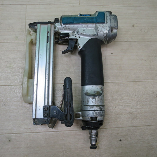 [送料無料] ☆マキタ 常圧 エア タッカー AT425A エアー ツール 工具 ネイラ 釘打機 釘打ち機 makita☆