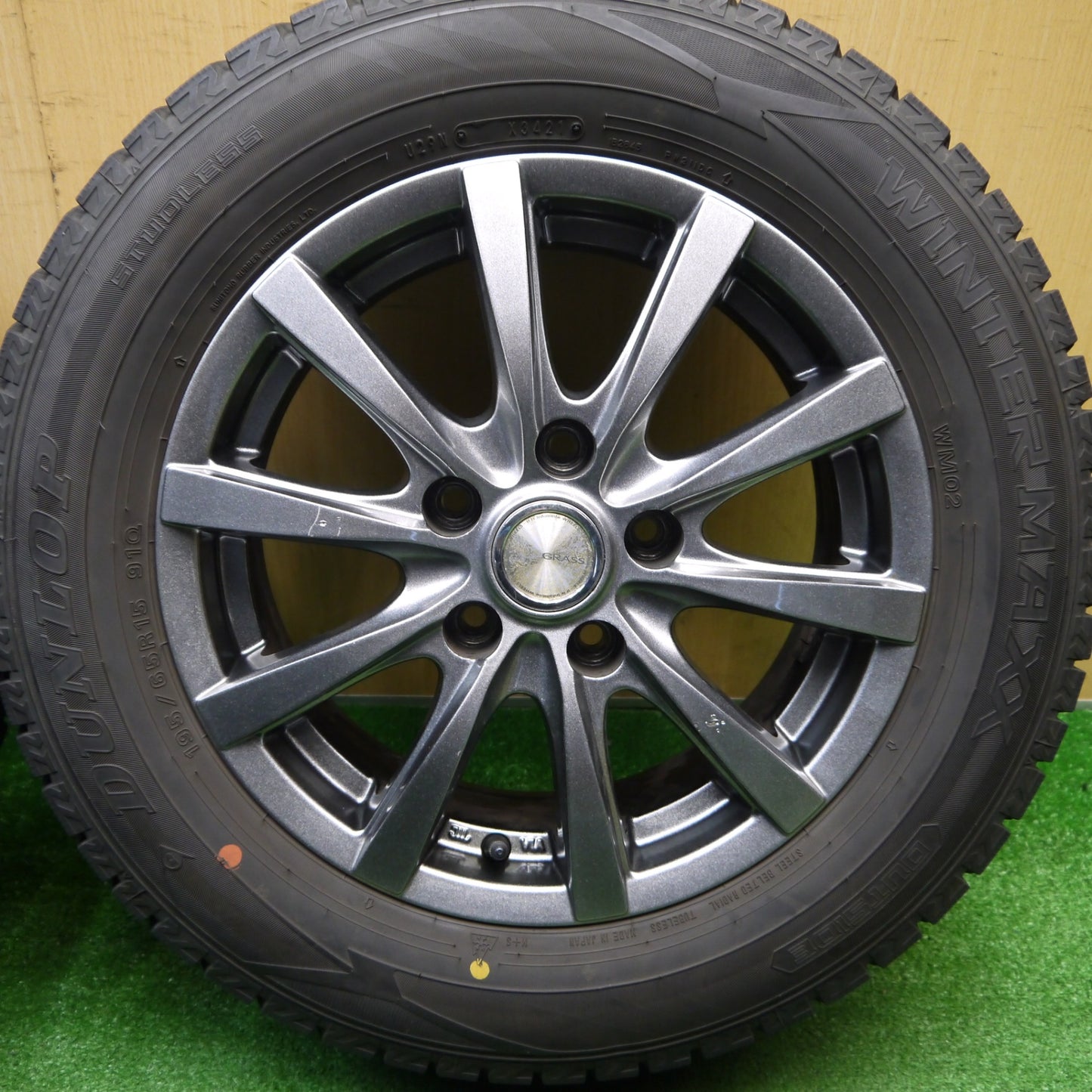 バリ溝！21年！キレイ！9分★スタッドレス 195/65R15 ダンロップ ウインターマックス WM02 GRASS グラス 15インチ PCD114.3/5H★5112802Hス