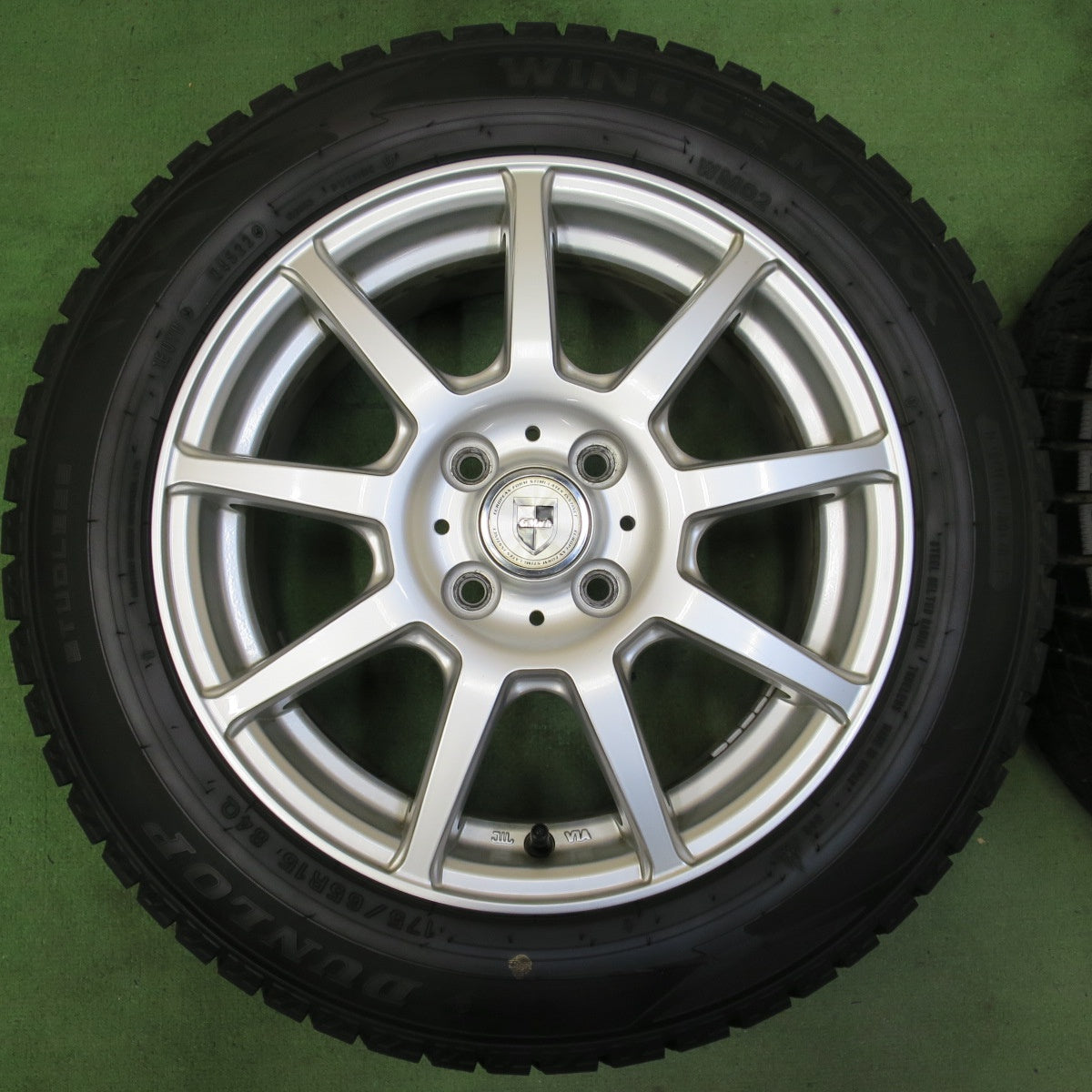 バリ溝！22年！キレイ！9.5分★スタッドレス 175/65R15 ダンロップ ウインターマックス WM02 GMach 15インチ PCD100/4H★5082904イス
