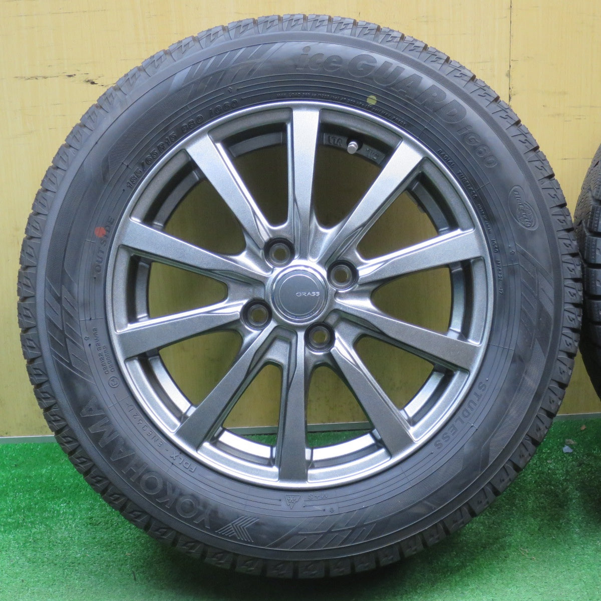 バリ溝！キレイ！9.5分以上★スタッドレス 185/65R15 ヨコハマ アイスガード iG60 GRASS グラス 15インチ PCD100/4H★6021004NJス