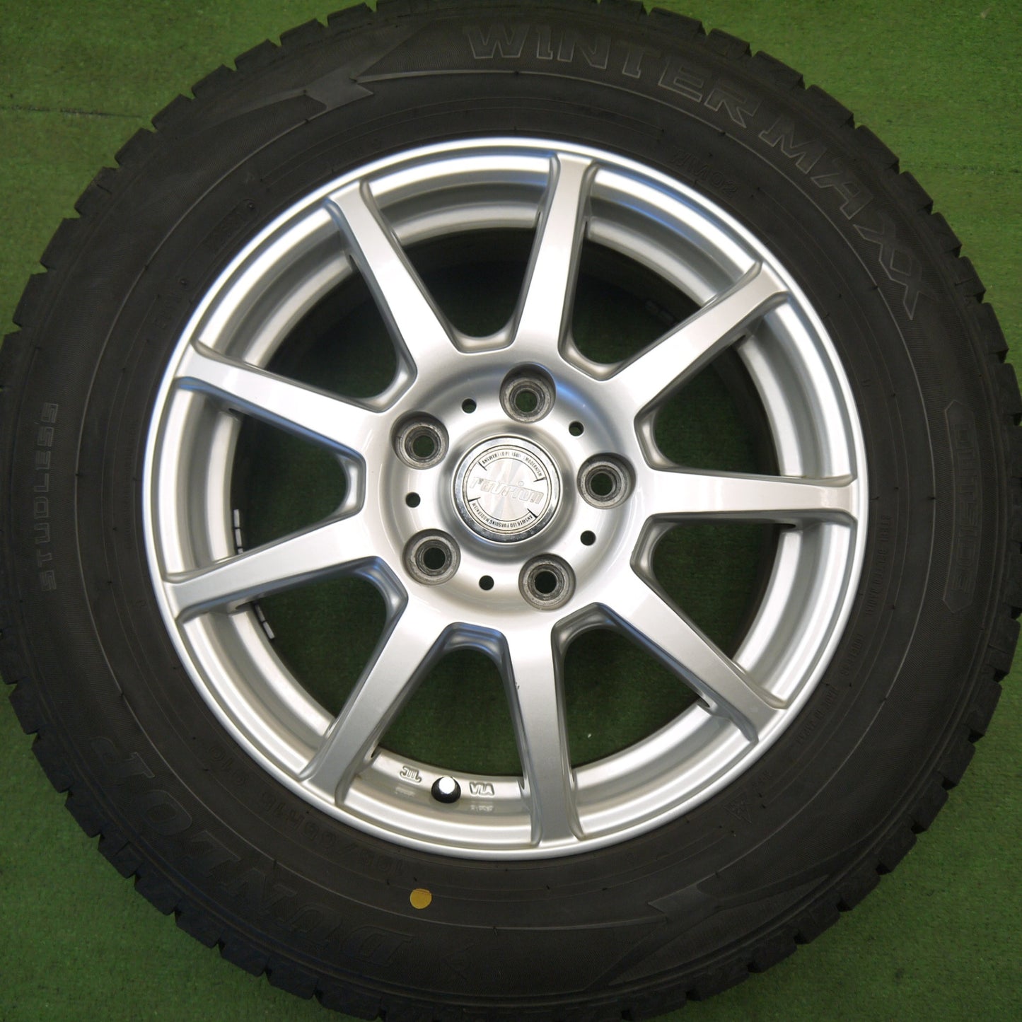 バリ溝！キレイ！9分★スタッドレス 195/65R15 ダンロップ ウインターマックス WM02 ravrion ラブリオン 15インチ PCD114.3/5H★6030402Hス