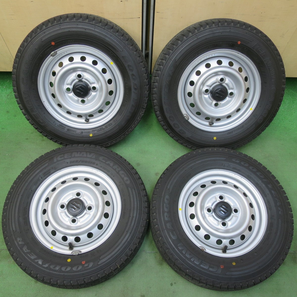 バリ溝！24年！キレイ！9.5分★スズキ キャリイ 純正 スチール 145/80R12 80/78N スタッドレス グッドイヤー アイスナビ CARGO カーゴ 12インチ PCD100/4H★6021309イス