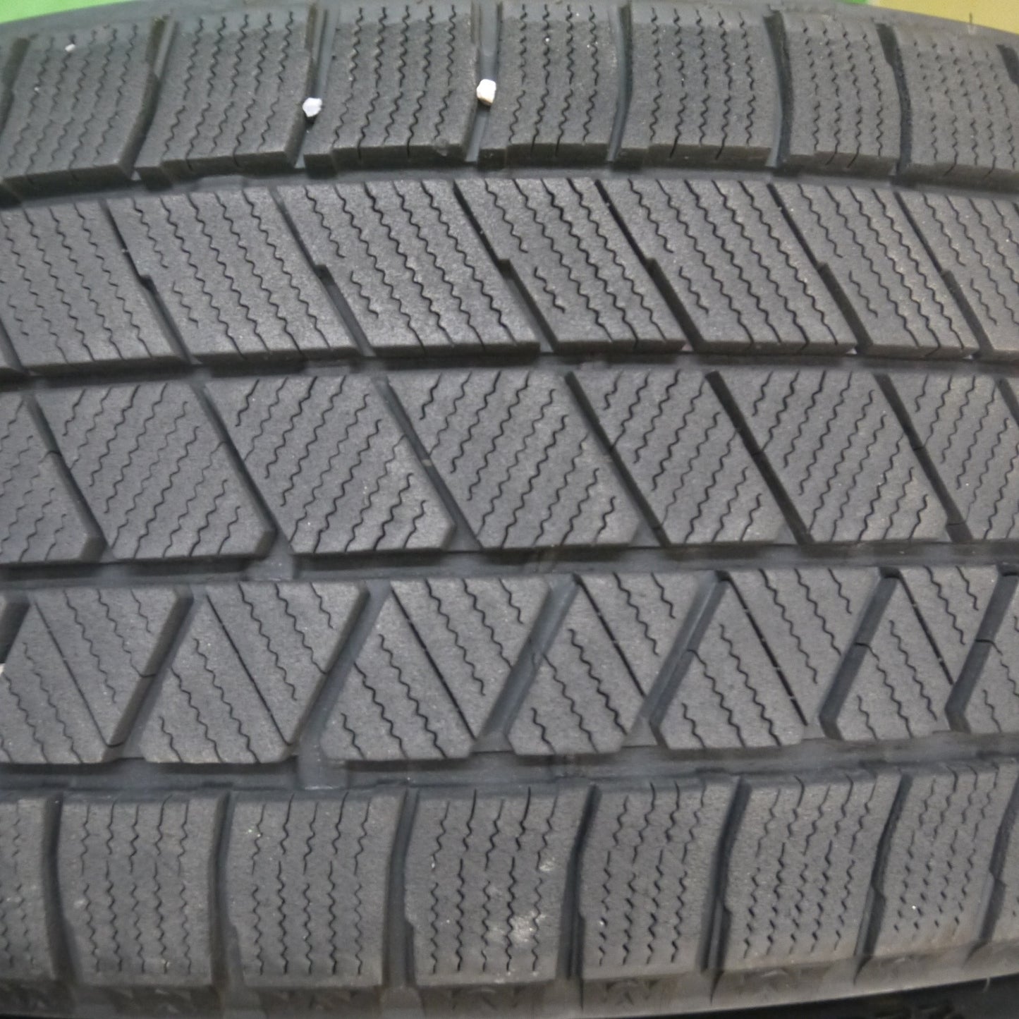[送料無料] バリ溝！22年！9.5分★スタッドレス 225/45R21 ブリヂストン ブリザック VRX3 タイヤ 21インチ クラウン クロスオーバー RSアドバンス 等★4121101Hスタ