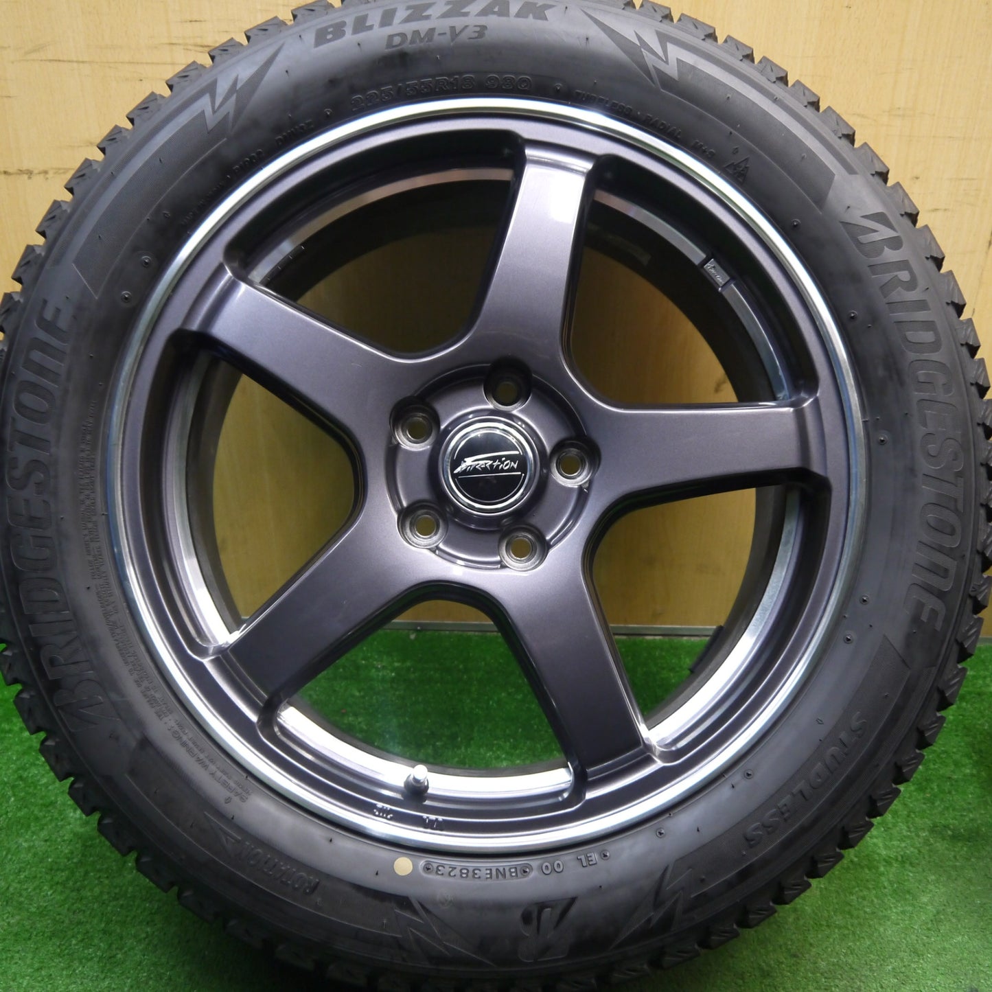 バリ溝！23年！キレイ！9.5分★スタッドレス 225/55R18 ブリヂストン ブリザック DM-V3 F Direction WS5 Fディレクション 18インチ PCD114.3/5H★5051307Hス