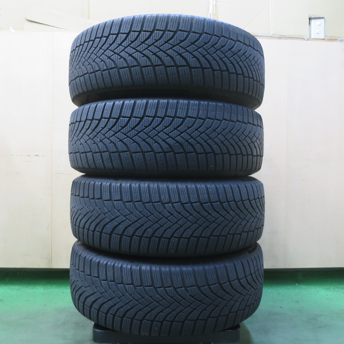 キレイ！25年◎215/60R17 ダンロップ SYNCHRO WEATHER オールシーズン VELVA SPORT Z ヴェルヴァ 17インチ PCD114.3/5H◎6090408イス
