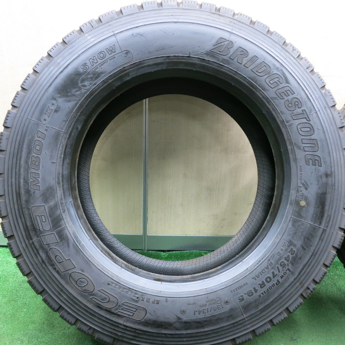 *送料無料* バリ溝！22年！9.5分★トラック タイヤ 245/70R19.5 136/134J ブリヂストン エコピア M801Ⅱ ミックス オールシーズン 19.5インチ★4071007HAノタ