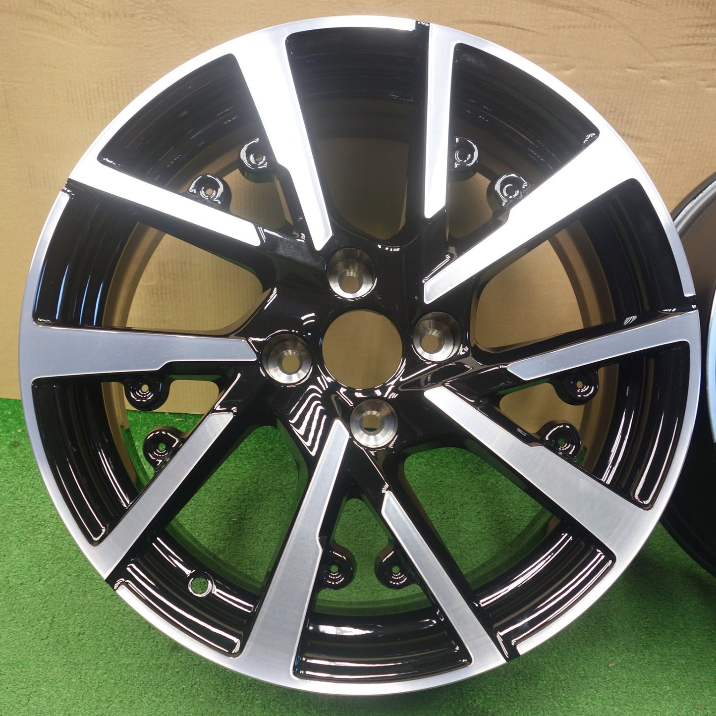 新車外し★プジョー 208 GT 純正 ホイール 17インチ PEUGEOT 17×7J PCD108/4H★6051401KTホ