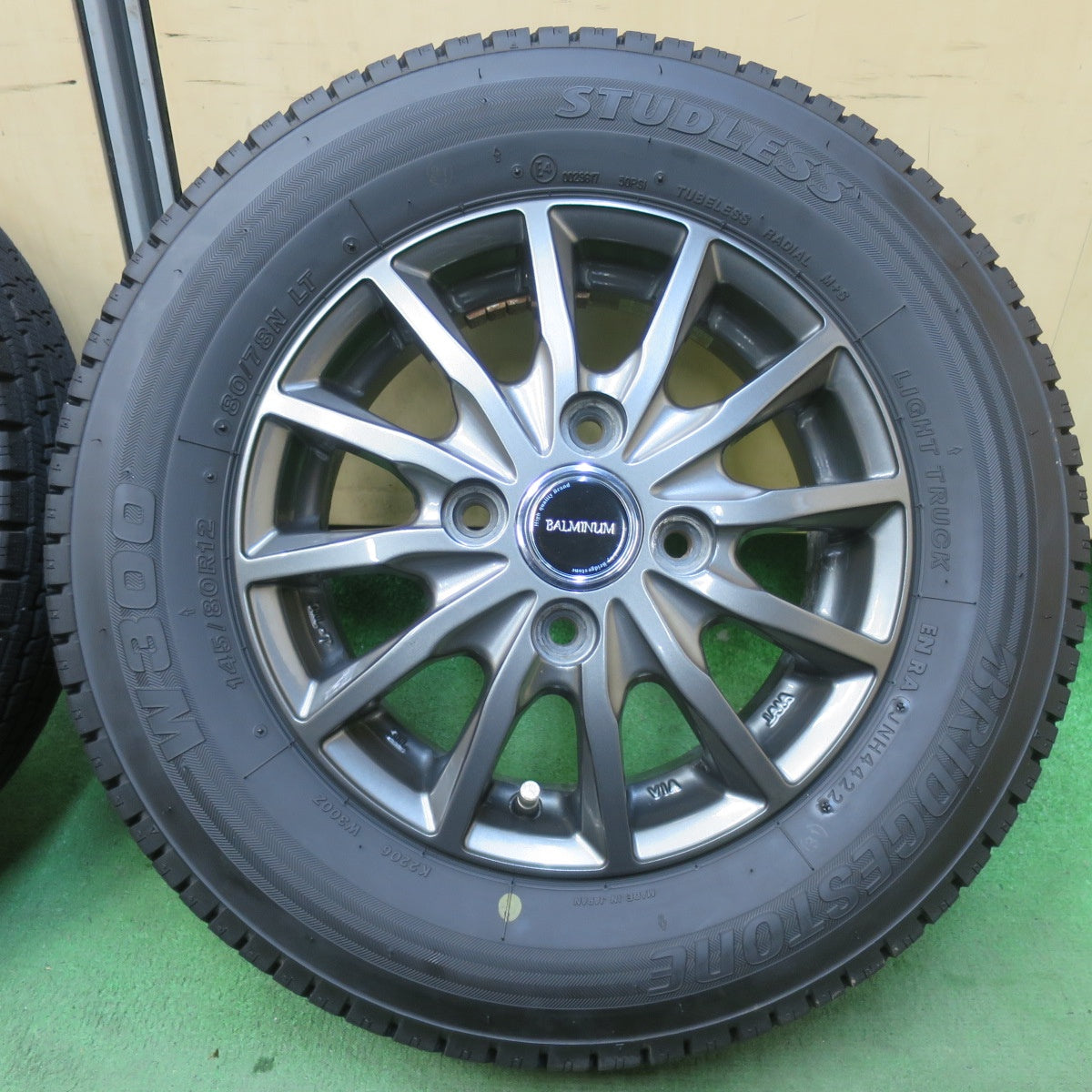 キレイ！22年★スタッドレス 145/80R12 80/78N ブリヂストン W300 BALMINUM バルミナ 12インチ PCD100/4H★5111403イス