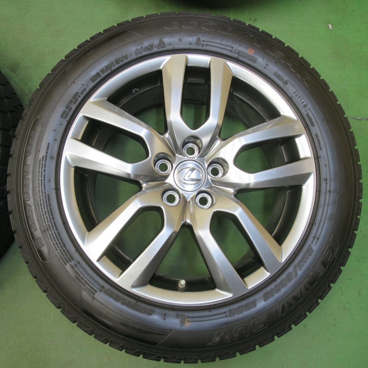 センサー付！バリ溝！キレイ！9.5分★レクサス NX バージョンL 純正 225/60R18 スタッドレス グッドイヤー アイスナビ SUV 18インチ PCD114.3/5H★5102305イス
