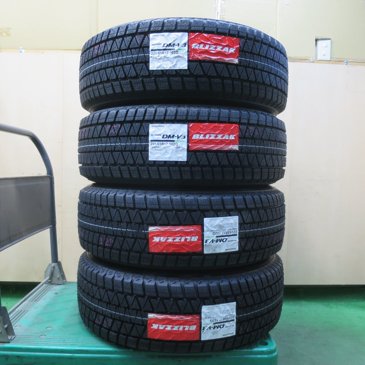 未使用★スタッドレス 225/65R17 ブリヂストン ブリザック DM-V3 B-win 社外 アルミ 17インチ PCD114.3/5H★5122905イス