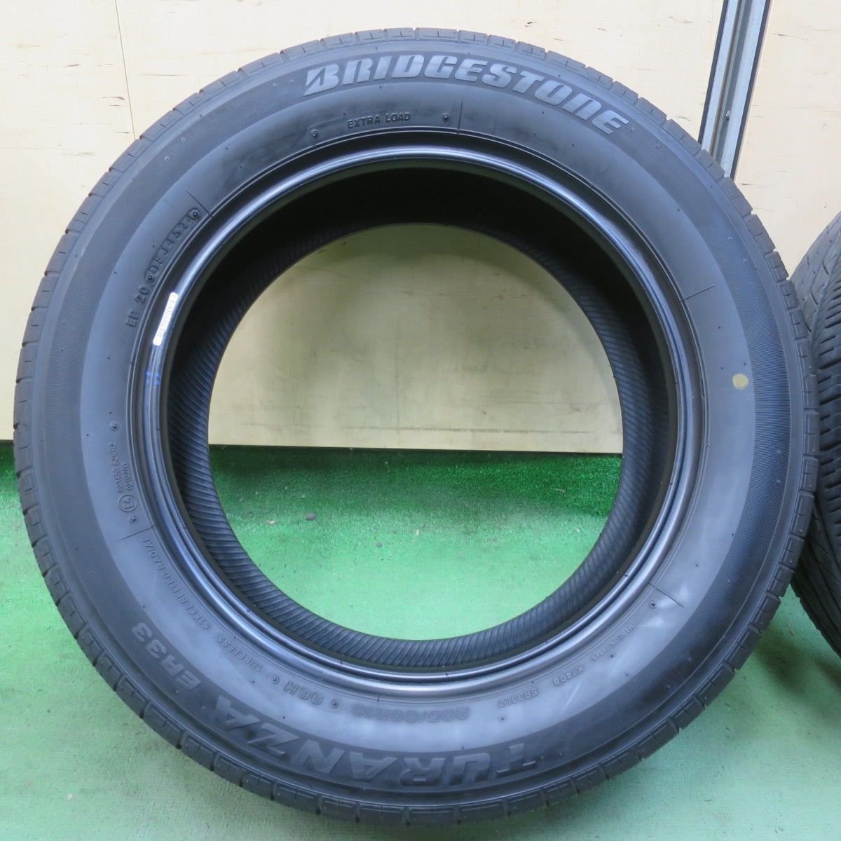 バリ溝！24年！9.5分★205/60R16 ブリヂストン トランザ ER33 タイヤ 16インチ ヴォクシー ノア ステップワゴン マツダ3 アクセラ 等★6042304イノタ