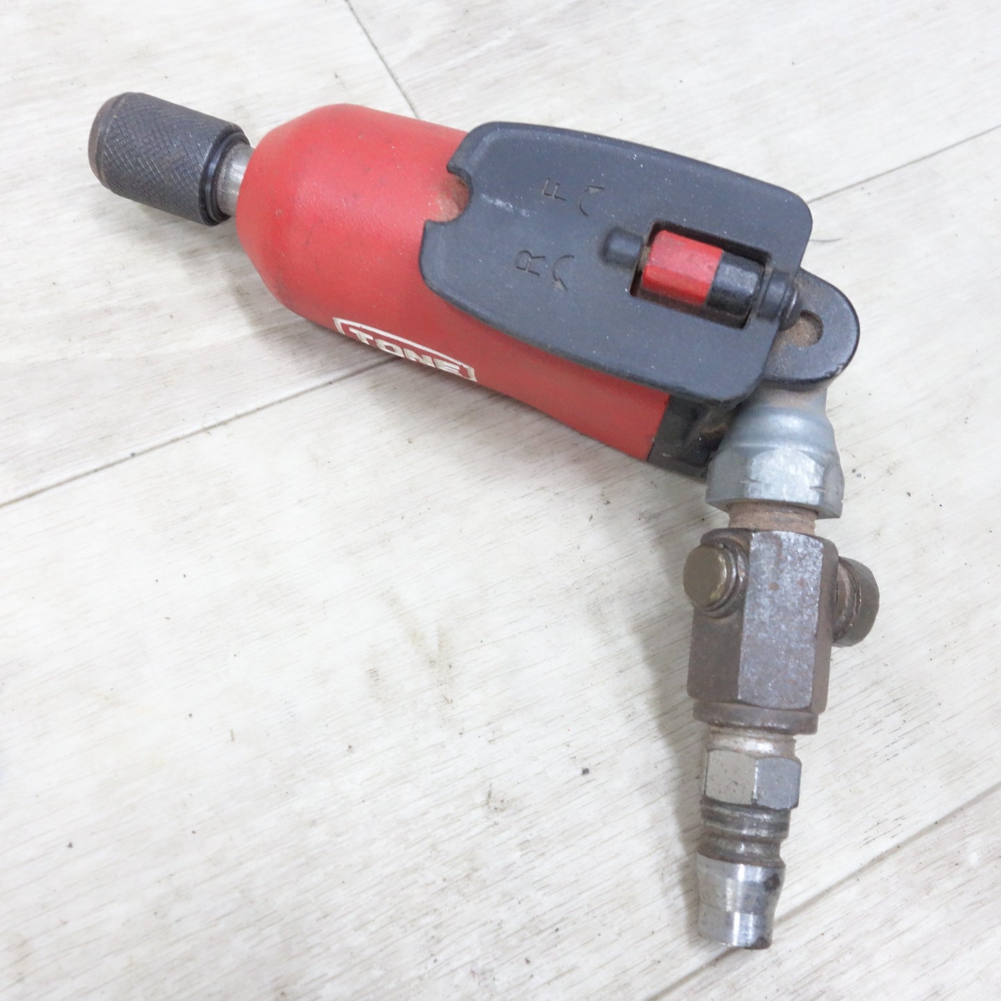 [送料無料] ◆TONE トネ エア インパクトドライバー AID2100 バタフライタイプ 超小型 軽量 エアー ツール 工具◆