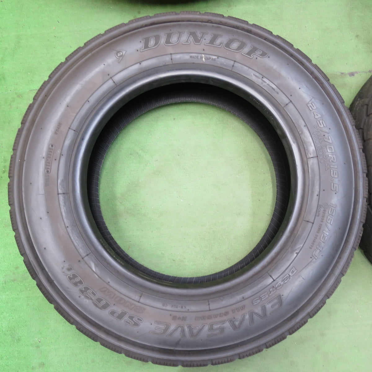 新車外し！25年！ほぼ未使用★トラック タイヤ 245/70R19.5 136/134J ダンロップ エナセーブ SP638L DECTES デクテス オールシーズン 19.5インチ★5052609イスタ
