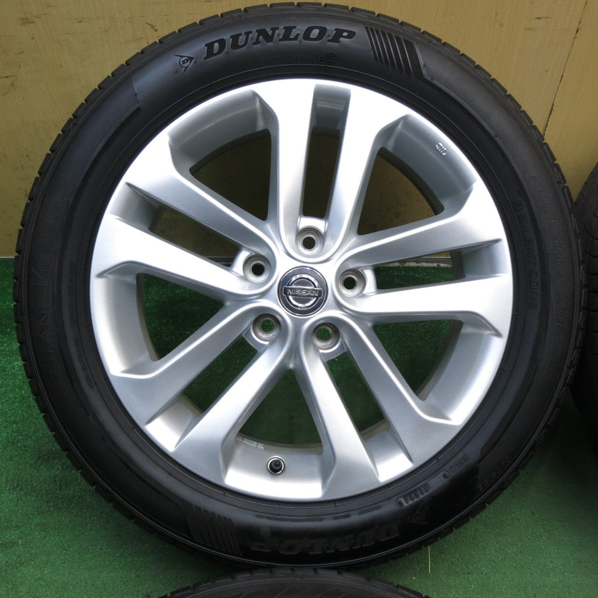 バリ溝！24年！キレイ！9.5分◎日産 ジューク 純正 215/55R17 ダンロップ LE MANS V+ ルマン5+ 17インチ PCD114.3/5H◎6083104KKノ