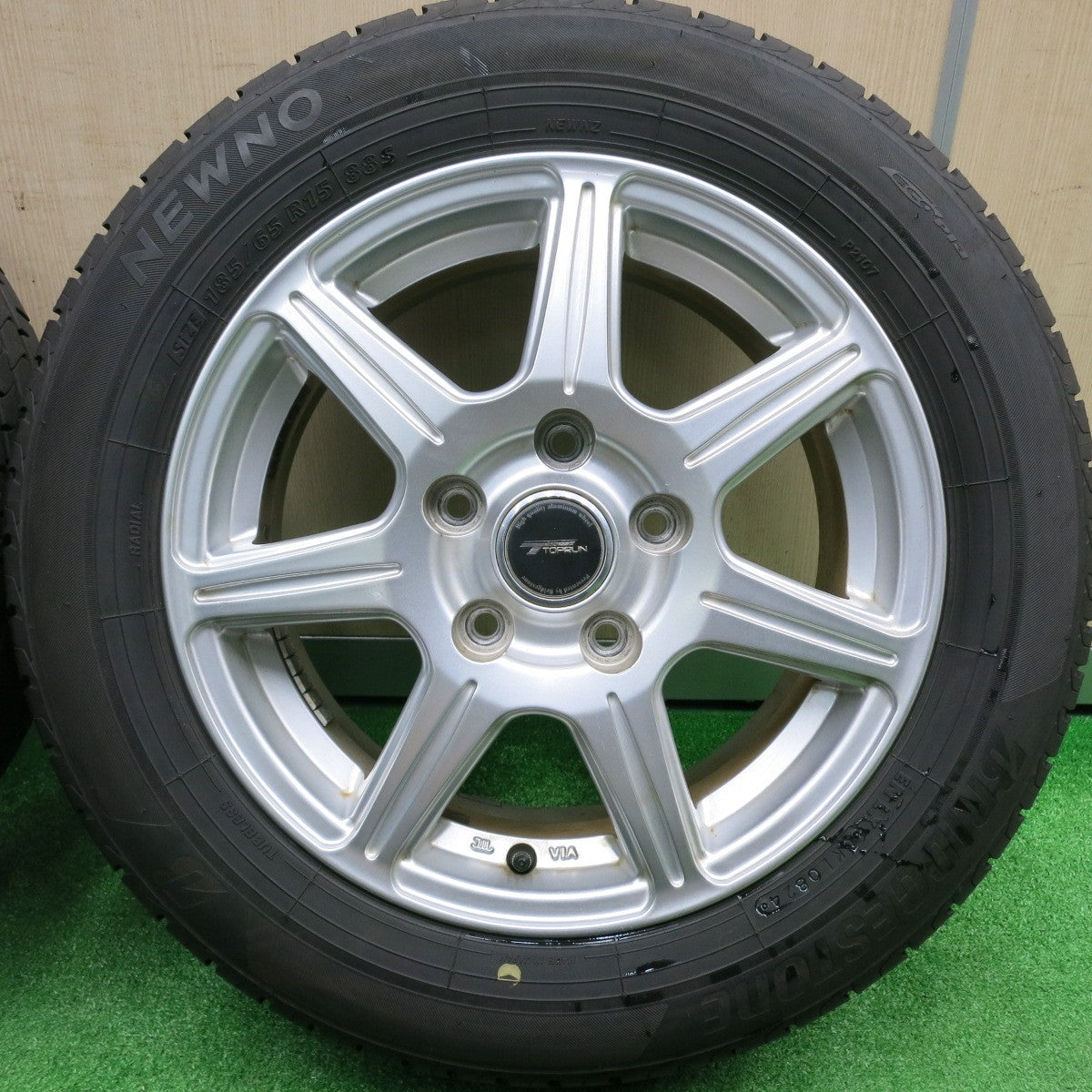 [送料無料] バリ溝！24年！キレイ！9.5分以上★185/65R15 ブリヂストン NEWNO TOPRUN トップラン ニューノ 15インチ PCD114.3/5H★4100511HAノ