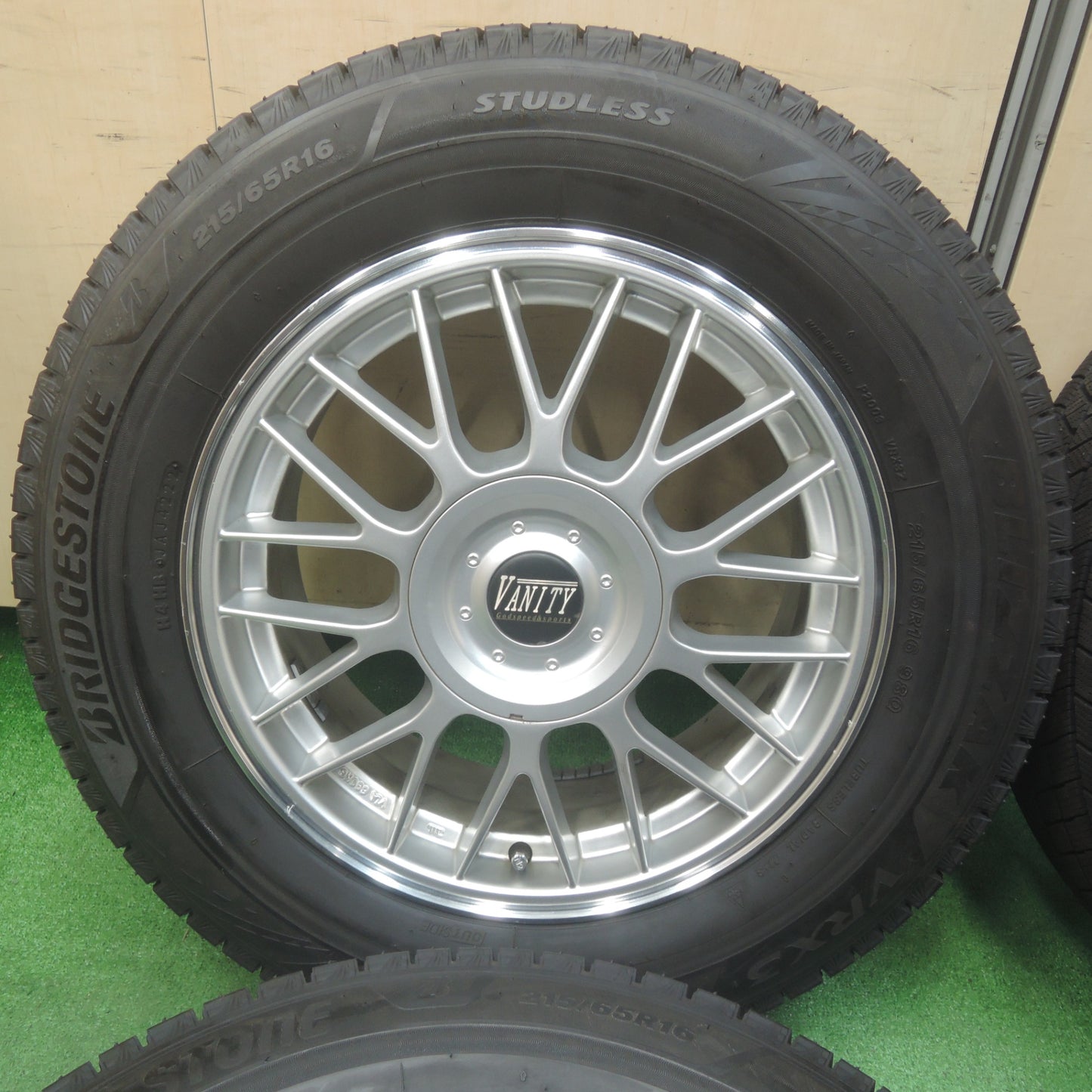 *送料無料* バリ溝！22年！ほぼ10分★スタッドレス 215/65R16 ブリヂストン ブリザック VRX3 VANITY 16インチ PCD114.3/4H 5H マルチ★4011707SYス