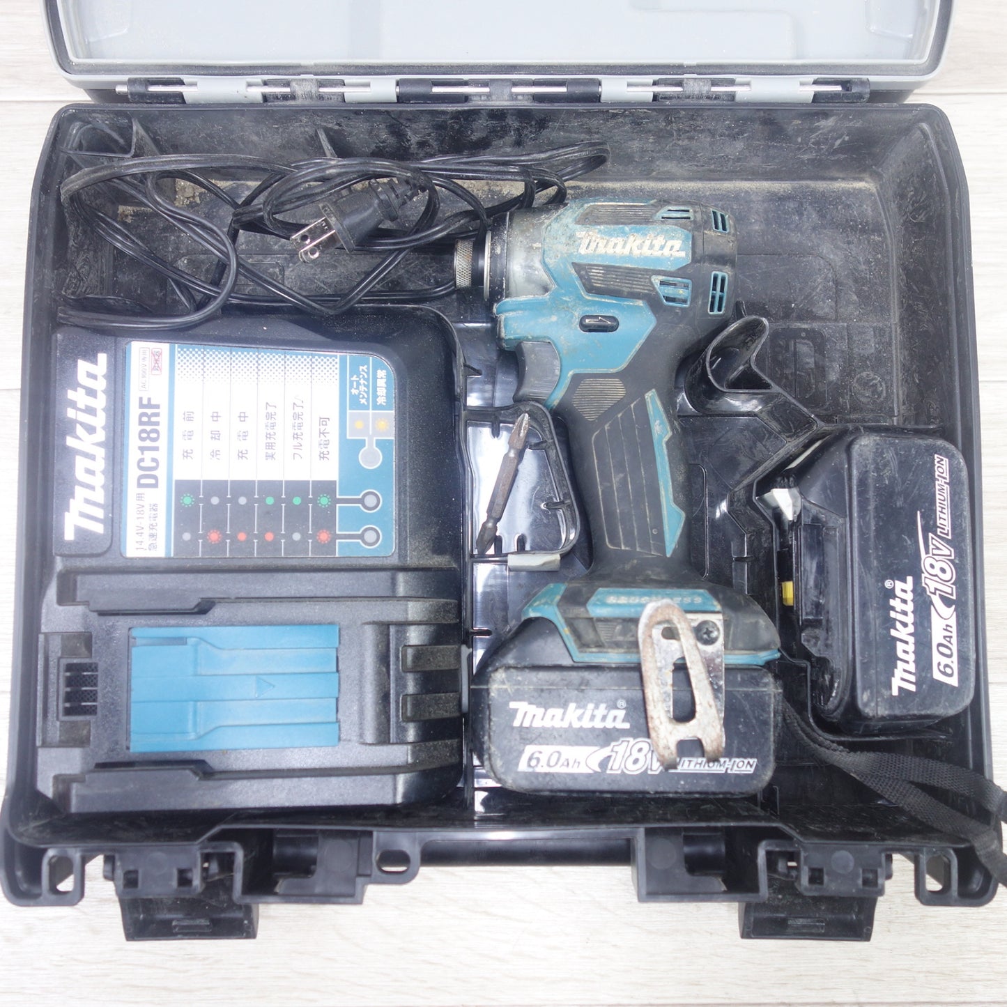 [送料無料] バッテリー2個付◆マキタ 充電式 インパクトドライバ TD173D 電動 工具 コードレス 18V makita◆