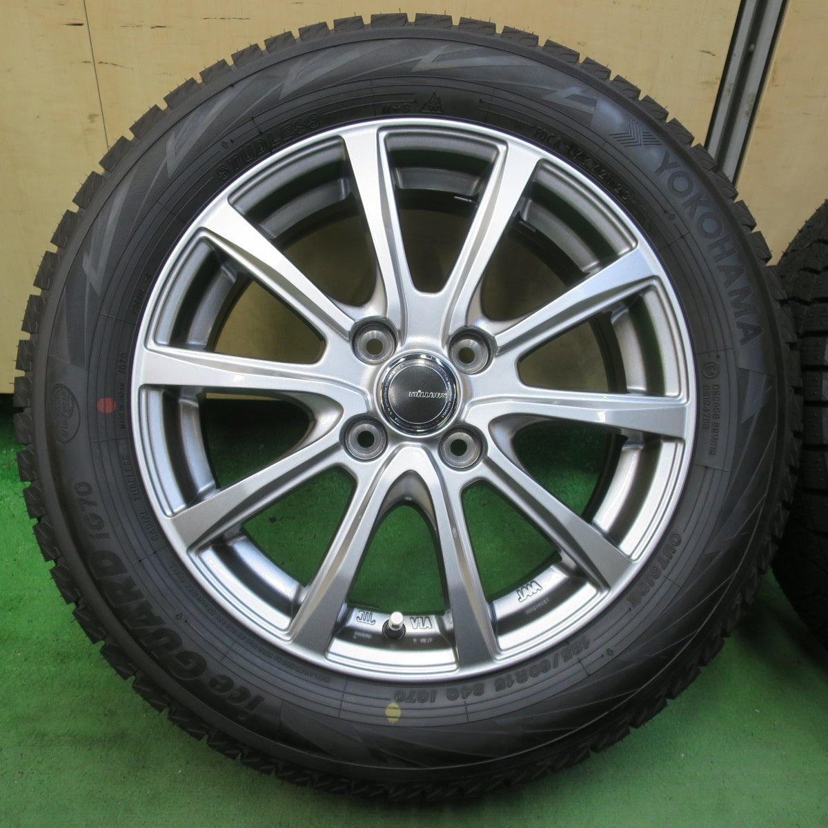 未使用！23年★スタッドレス 185/60R15 ヨコハマ アイスガード iG70 MiLLOUS ミルアス 15インチ PCD100/4H★5080802イス