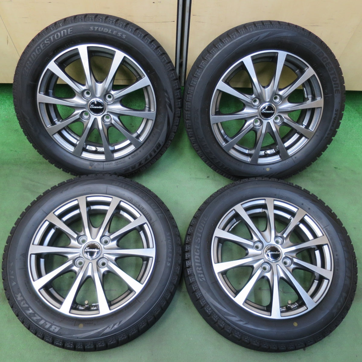 バリ溝！キレイ！8.5分★スタッドレス 155/65R14 ブリヂストン ブリザック VRX Exceeder エクシーダー 14インチ PCD100/4H★5111803イス