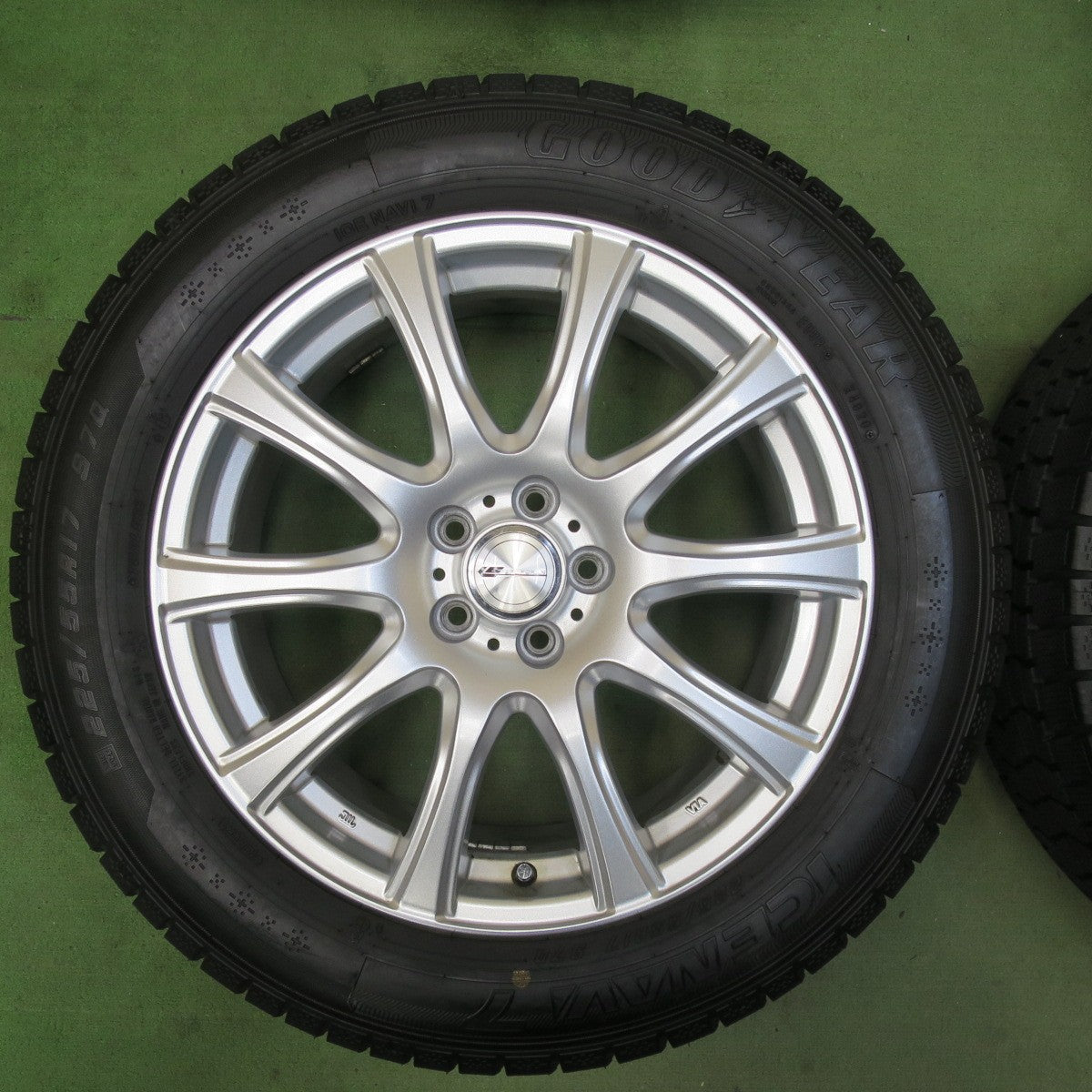 ★スタッドレス バリ溝！225/55R17 グッドイヤー アイスナビ 4本② バリ溝！キレイ！9.5分☆XV 等 225/55R17 スタッドレス グッドイヤー