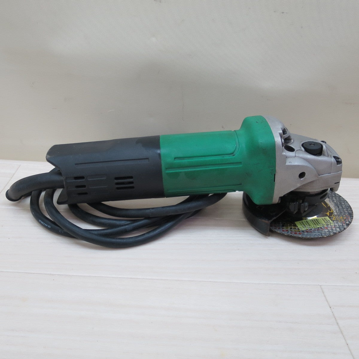 [送料無料] 付属品付き☆マキタ 100mm ディスクグラインダ M965 電動 工具 研削 研磨 切断 100V コード式 makita☆