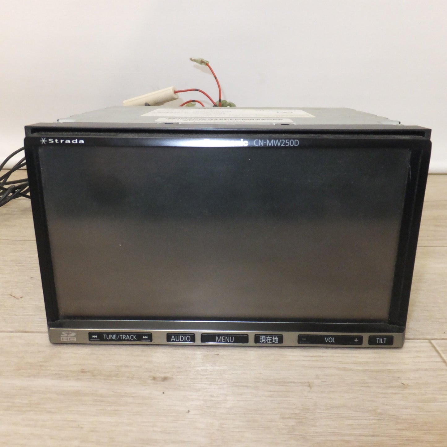 [送料無料] ★パナソニック Panasonic SDカーナビステーション Strada CN-MW250D[22]★