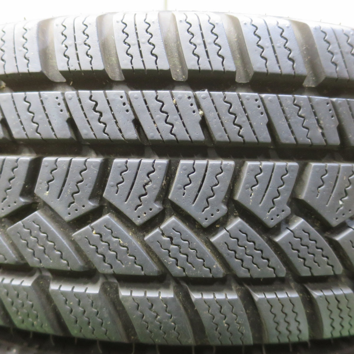 バリ溝！22年！9.5分以上★スタッドレス 155/65R13 ハイフライ Win-turi 212 TOPY スチール ホイール 13インチ PCD100/4H★6032707イス
