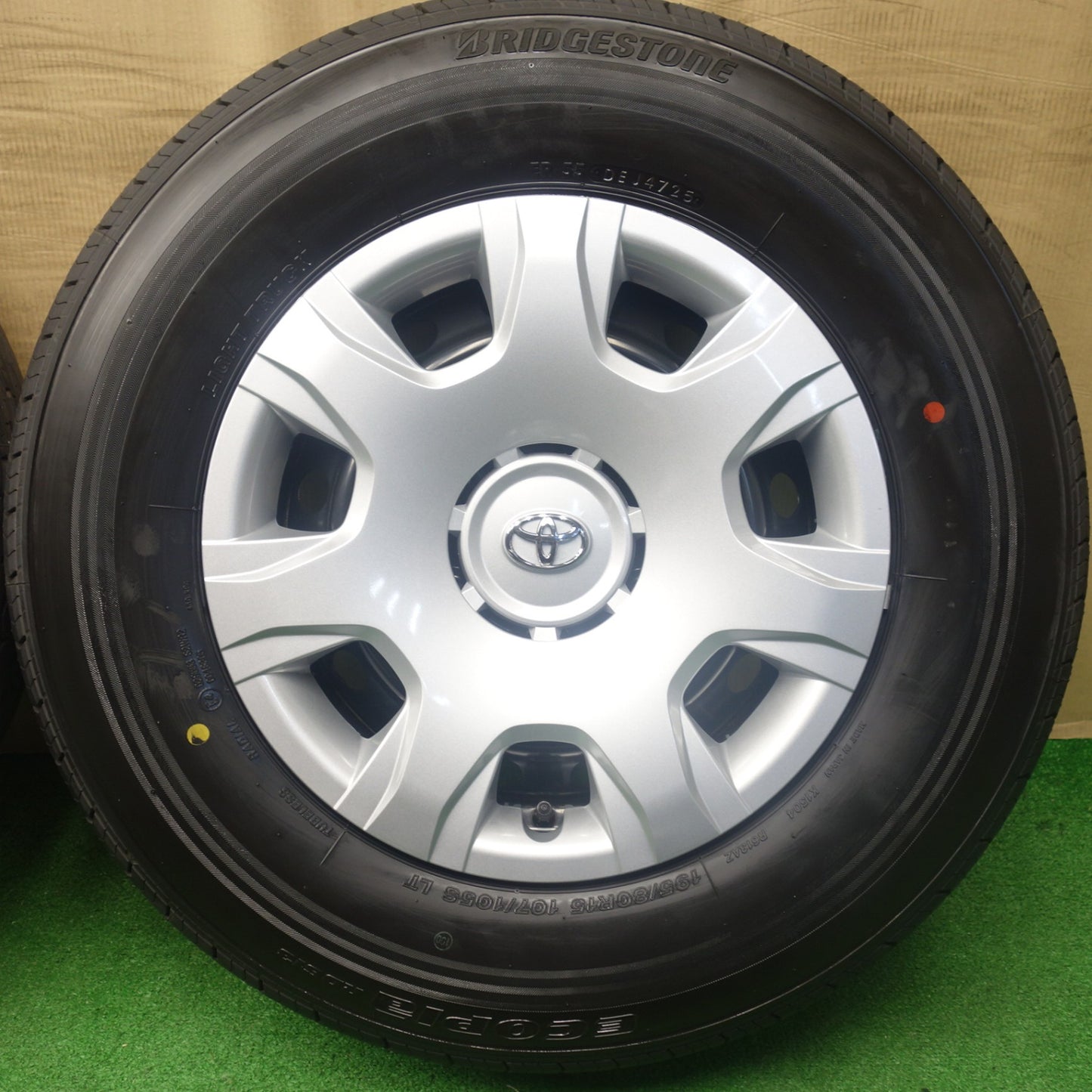 新車外し！25年★トヨタ 200系 ハイエース 純正 スチール 195/80R15 107/105S ブリヂストン エコピア RD613 15インチ PCD139.7/6H★6022505KTノ