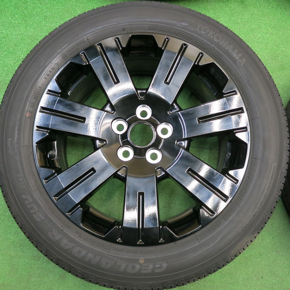 新車外し！25年★三菱 デリカ D:5 シャモニー 純正 225/55R18 ヨコハマ ジオランダー SUV G055 G055E 18インチ D5 PCD114.3/5H★6010306HAノ