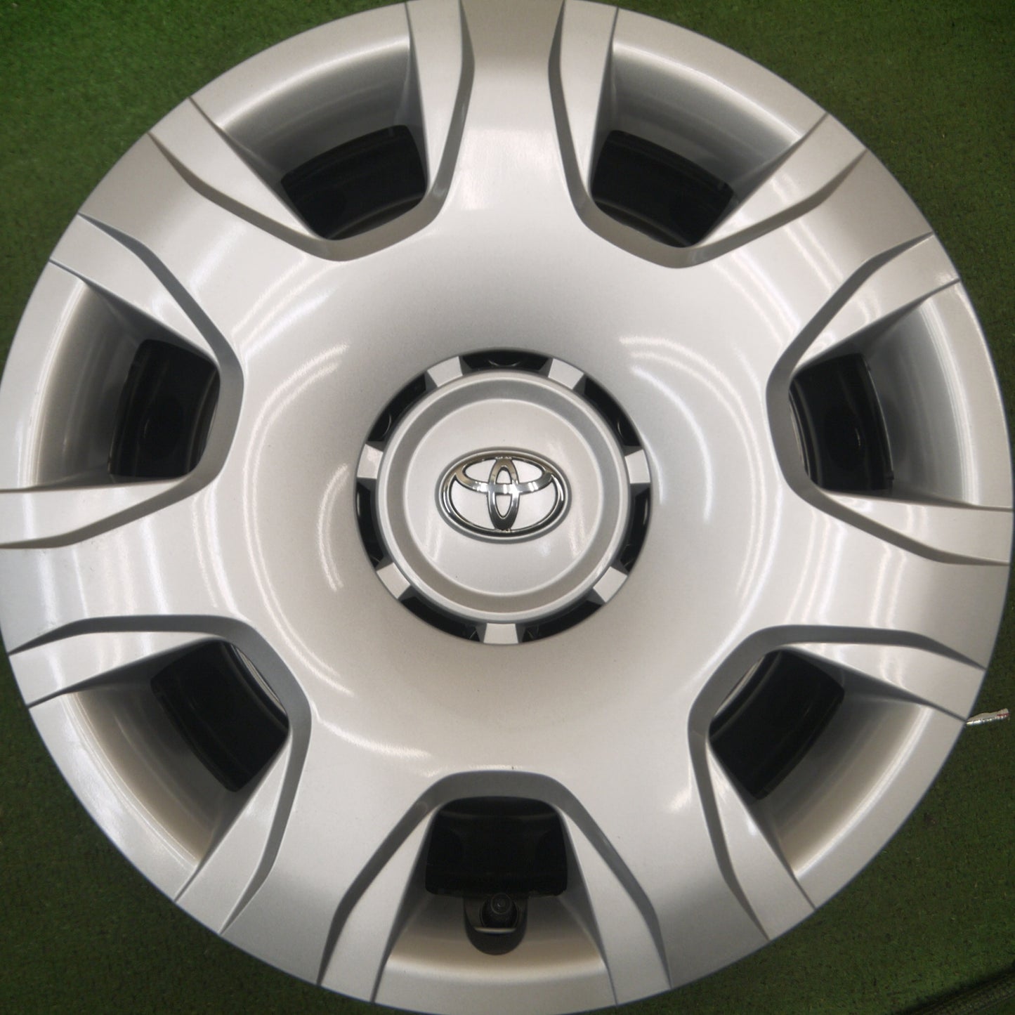 *送料無料* 新車外し★トヨタ 200系 ハイエース 純正 スチール ホイール 15インチ 15×6J PCD139.7/6H★4062502Hホ