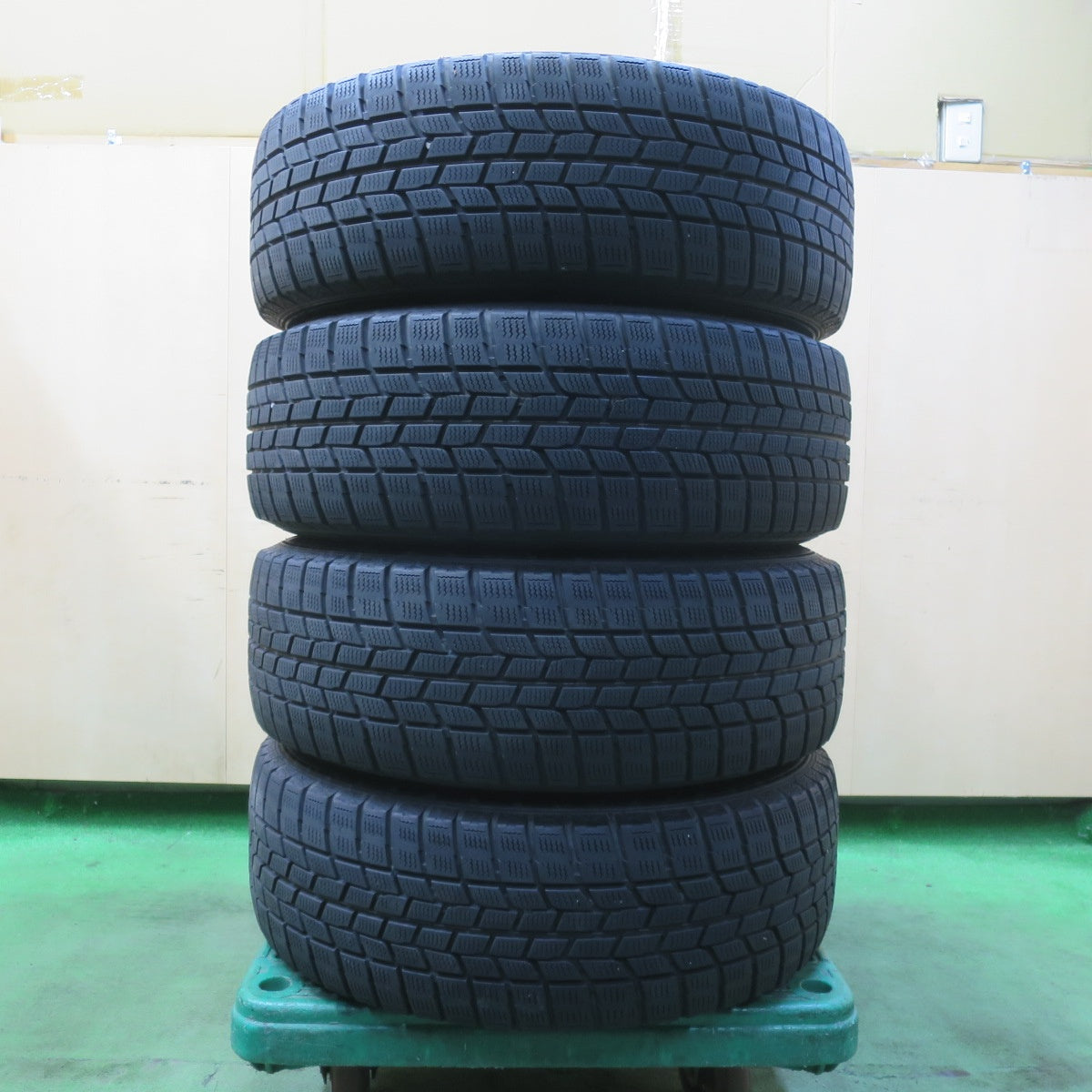キレイ★スタッドレス 205/65R15 グッドイヤー アイスナビ6 D.O.S. DOS 15インチ PCD114.3/5H★5122305イス