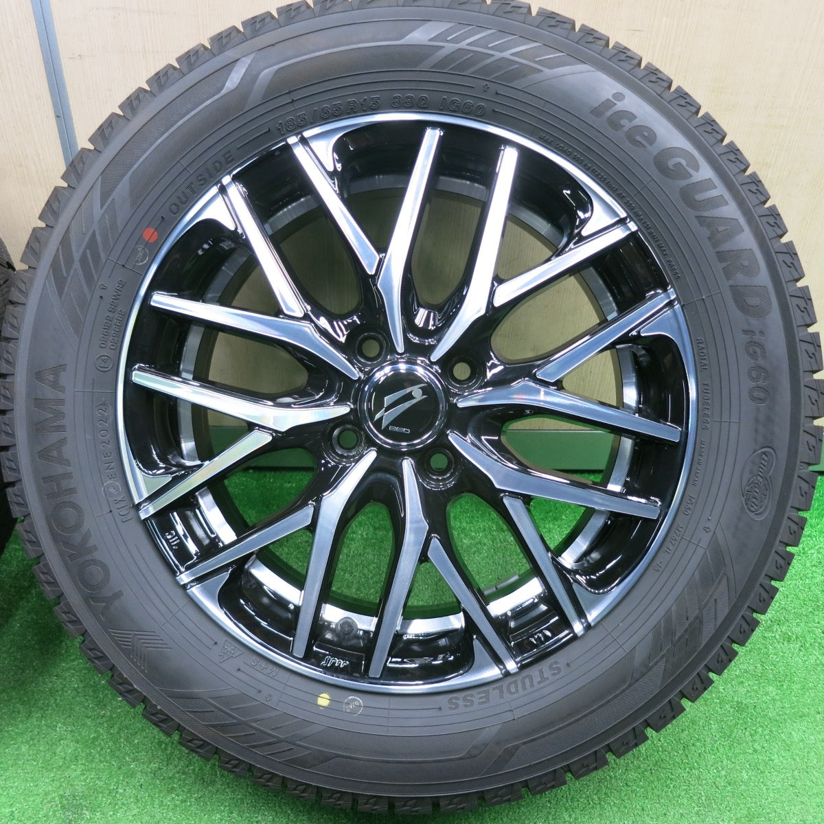 [送料無料] バリ溝！22年！キレイ！ほぼ10分★スタッドレス 185/65R15 ヨコハマ アイスガード iG60 BEO ベオ 15インチ PCD100/4H★4120504TNス