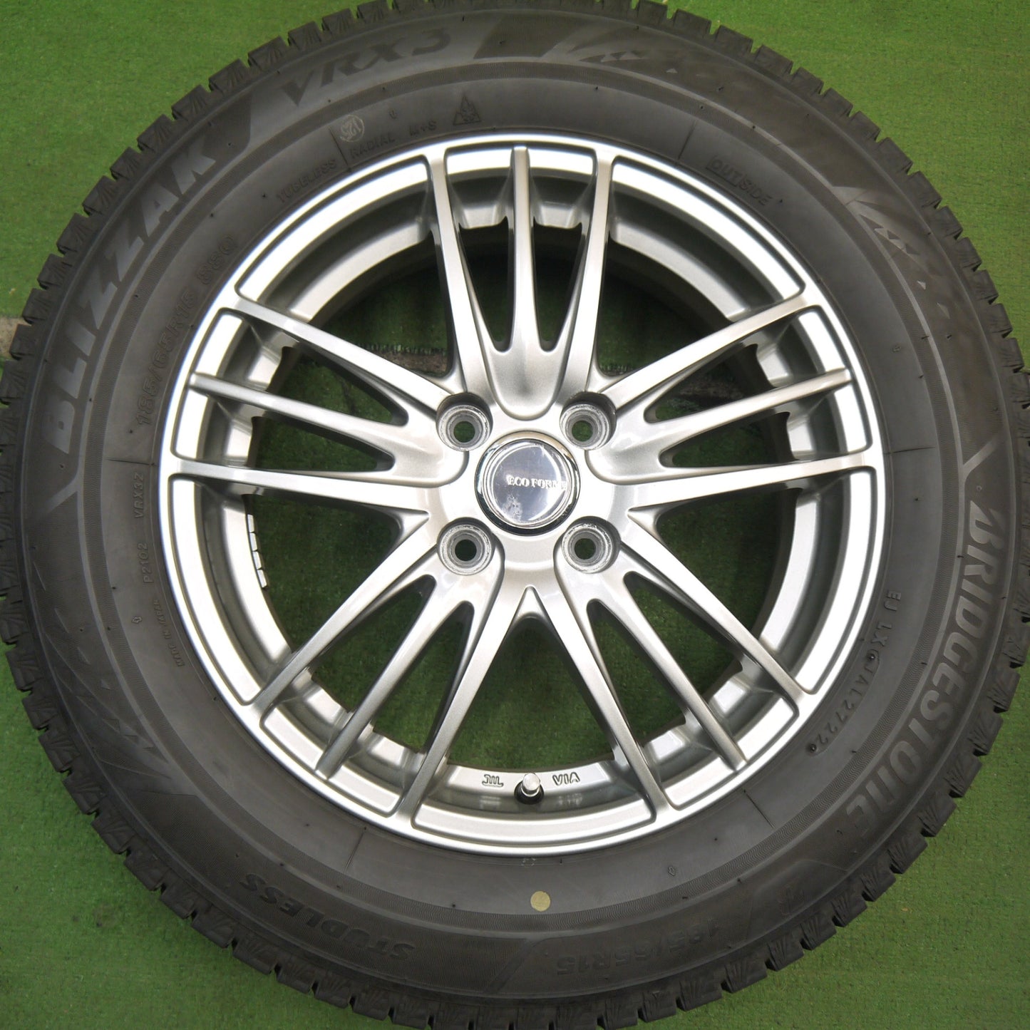 バリ溝！22年！キレイ！8.5分★スタッドレス 185/65R15 ブリヂストン ブリザック VRX3 ECO FORME エコフォルム 15インチ PCD100/4H★5062704Hス