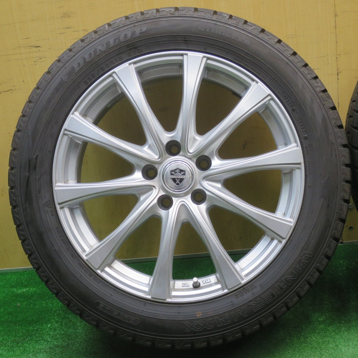 超バリ溝！23年！キレイ！9.5分以上★スタッドレス 235/50R18 ダンロップ ウインターマックス WM02 ESTROSA エステローザ 18インチ PCD114.3/5H★5111702NJス