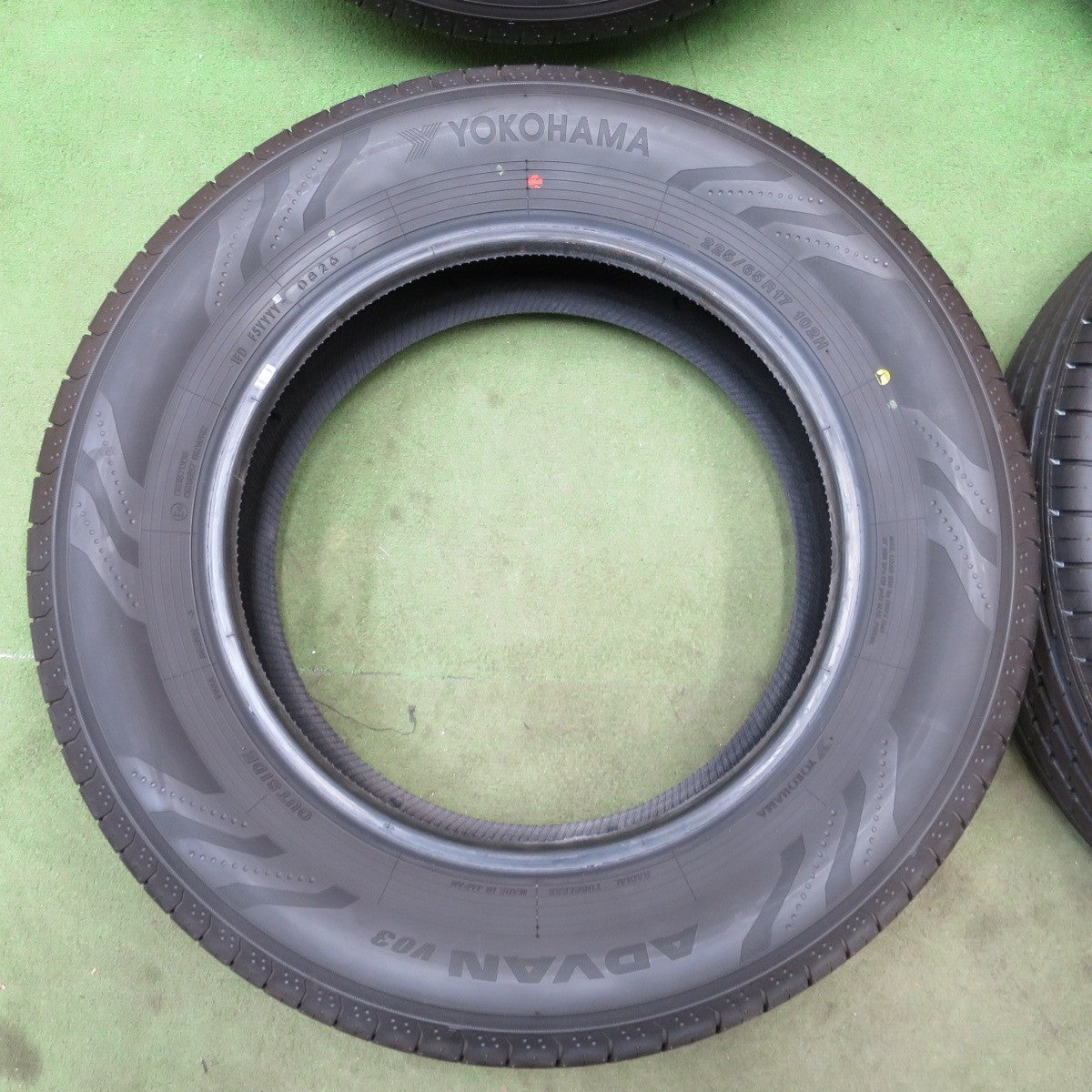 新車外し！26年★225/65R17 ヨコハマ アドバン V03 タイヤ 17インチ 40系 アルファード ヴェルファイア ハリアー RAV4 等★6060204NGノタ
