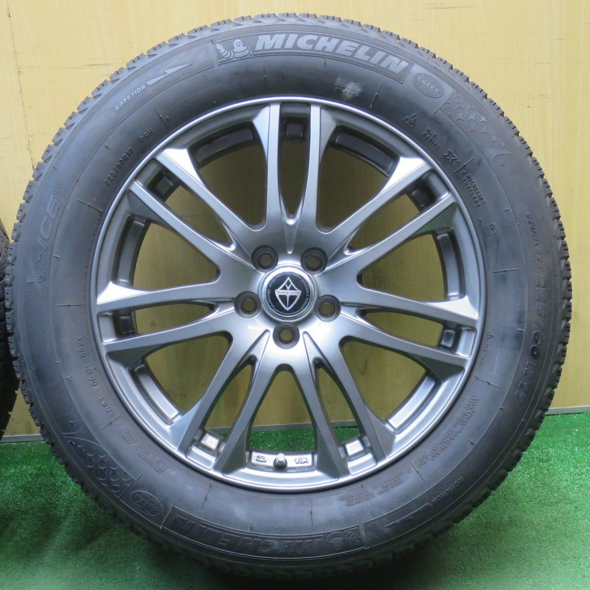 バリ溝！キレイ！9分★フォレスター 等 225/60R17 スタッドレス ミシュラン X-ICE XI3 VELVA ヴェルヴァ 17インチ PCD100/5H★6041403NJス