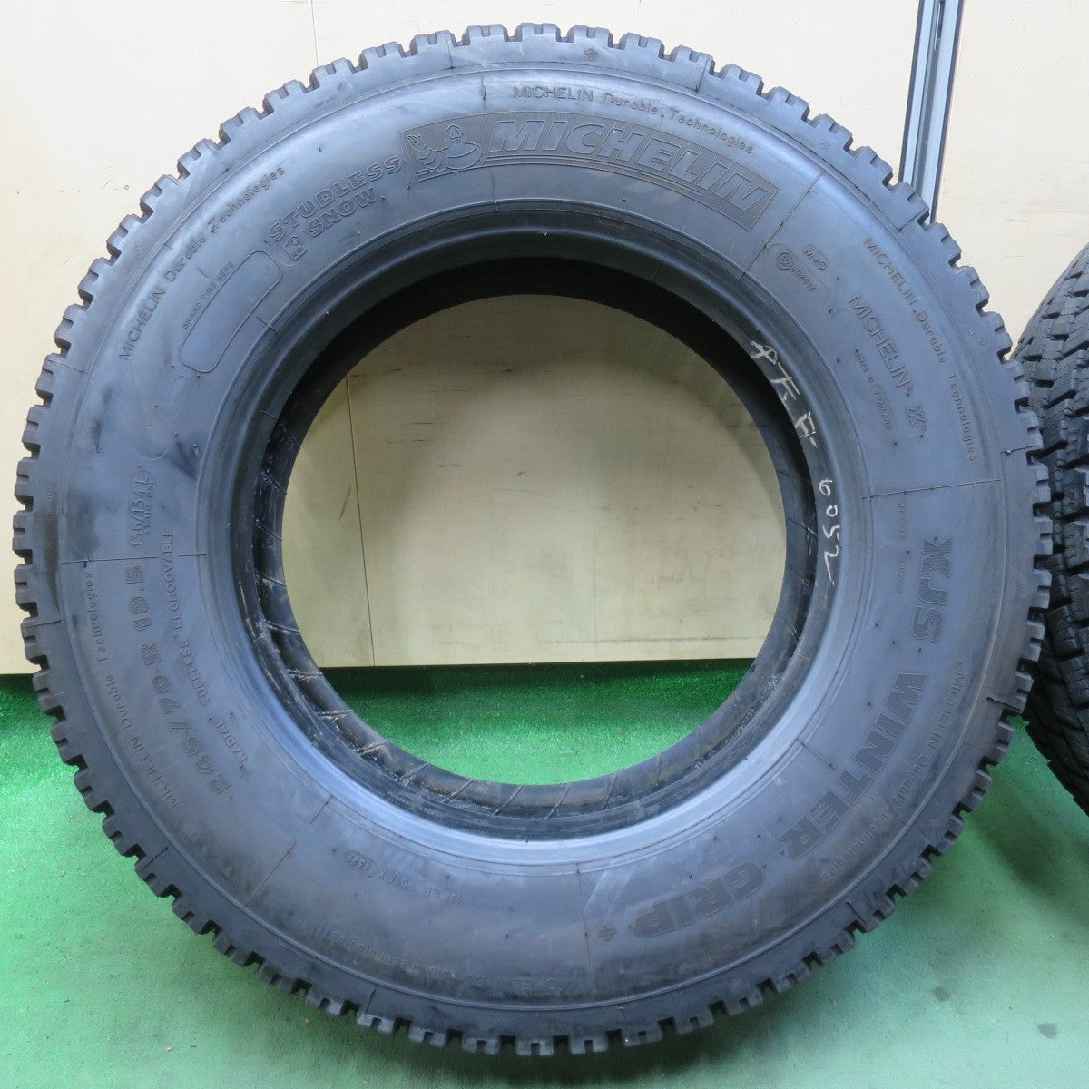 バリ溝！22年！9分★トラック タイヤ 245/70R19.5 136/134L スタッドレス ミシュラン XJS WINTER GRIP+ 19.5インチ★6010703イスタ