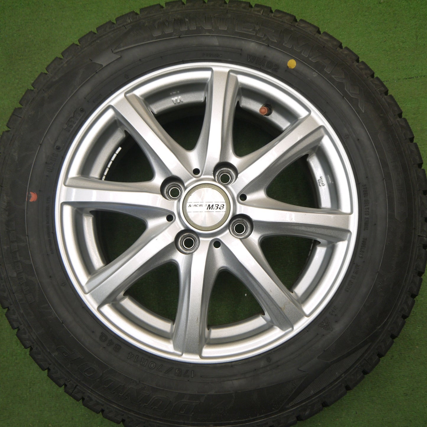 バリ溝！24年！9.5分★スタッドレス 175/70R14 ダンロップ ウインターマックス WM02 MACBES MB8 マクベス 14インチ PCD100/4H★6030304Hス