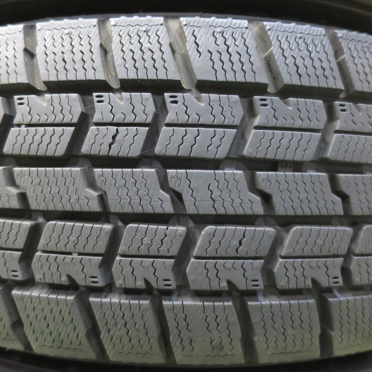 バリ溝！23年！キレイ！9.5分以上★スタッドレス 185/65R15 グッドイヤー アイスナビ7 G-SPEED Gスピード 15インチ PCD114.3/5H★5062908イス