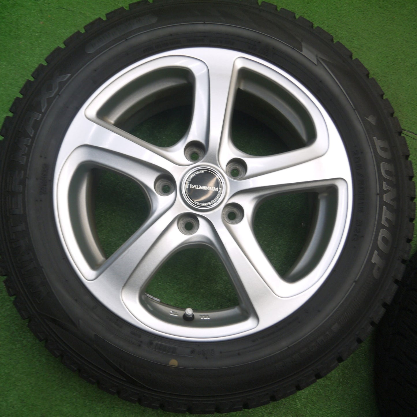 [送料無料] バリ溝！21年！キレイ！9.5分★スタッドレス 205/60R16 ダンロップ ウインターマックス WM02 BALMINUM バルミナ 16インチ PCD114.3/5H★4120605Hス