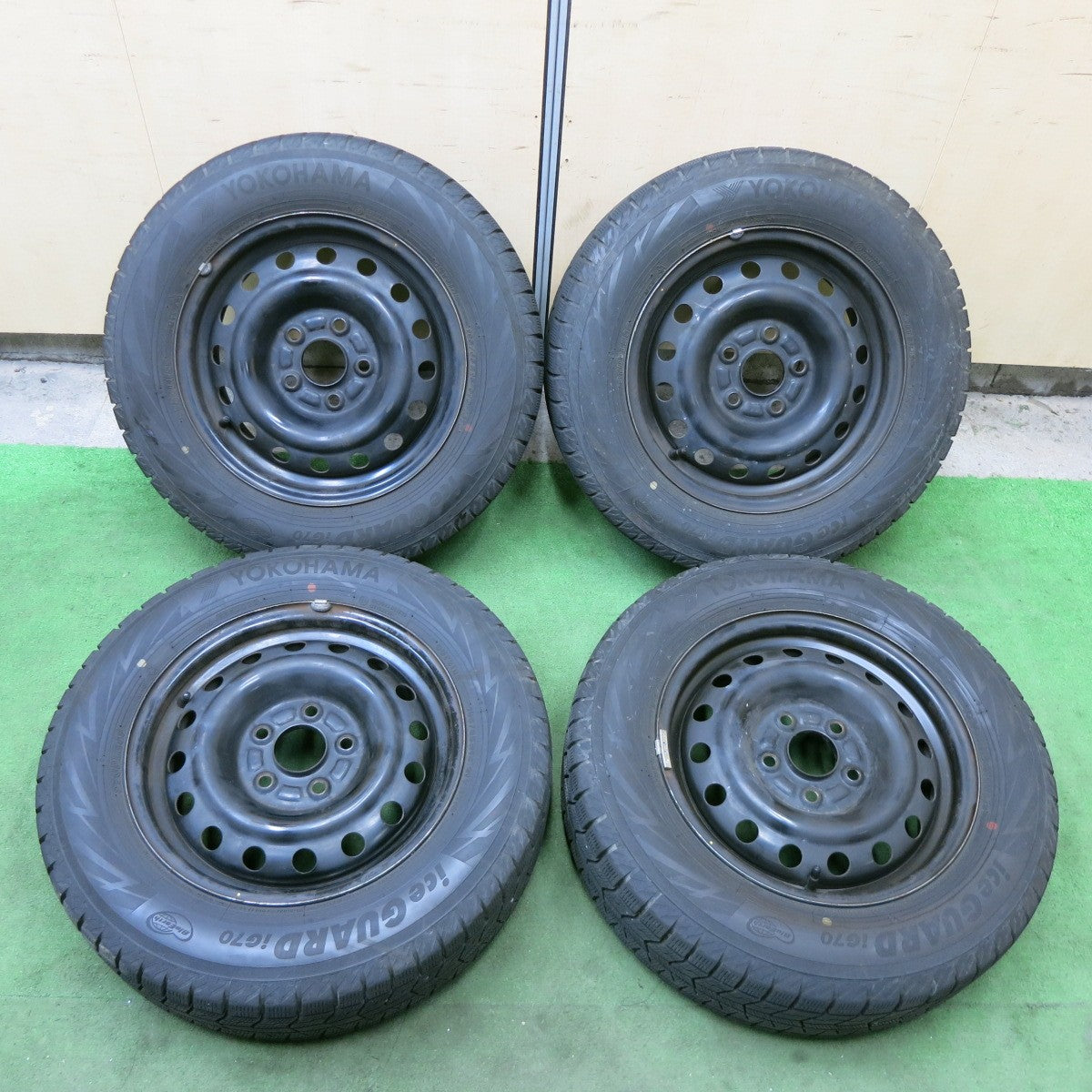 バリ溝！22年！9.5分★スタッドレス 195/65R15 ヨコハマ アイスガード iG70 スチール ホイール 15インチ PCD114.3/5H★6012601ナス