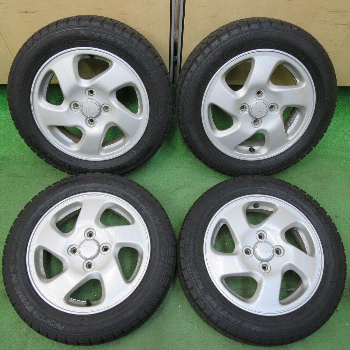 バリ溝！22年！ほぼ10分★ダイハツ ムーヴ 純正 155/65R14 スタッドレス オートバックス ノーストレック N5 14インチ PCD100/4H★5021112イス