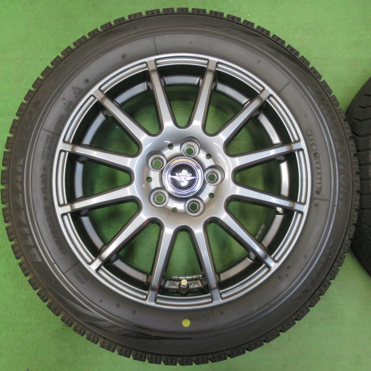 [送料無料] バリ溝！キレイ！8.5分★シエンタ 等 185/60R15 スタッドレス ブリヂストン ブリザック VRX TEAD テッド 15インチ PCD100/5H★5010309イス