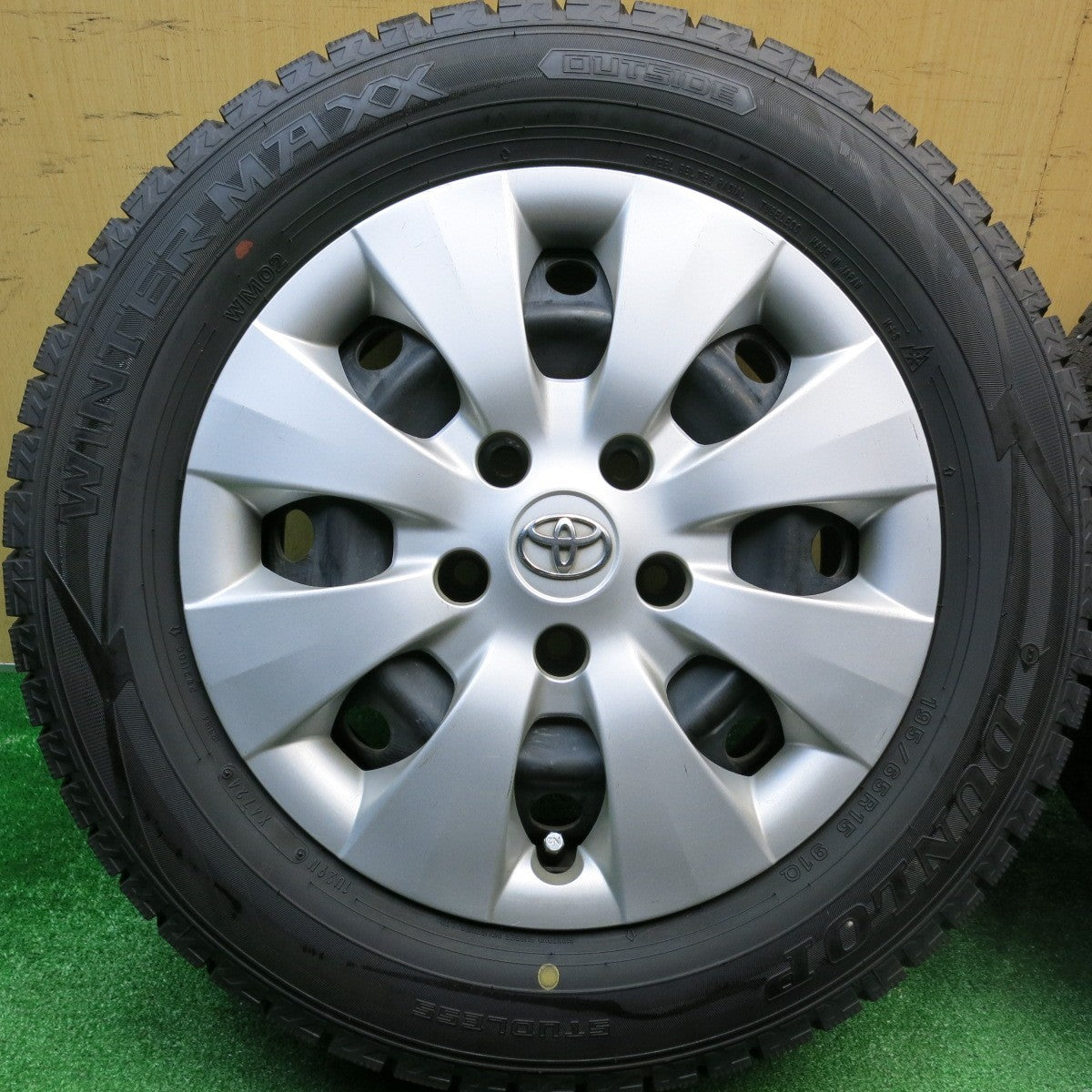 バリ溝！24年！9.5分以上★トヨタ 70系 ノア ヴォクシー 純正 195/65R15 スタッドレス ダンロップ ウインターマックス WM02 15インチ PCD114.3/5H★5113011HAス