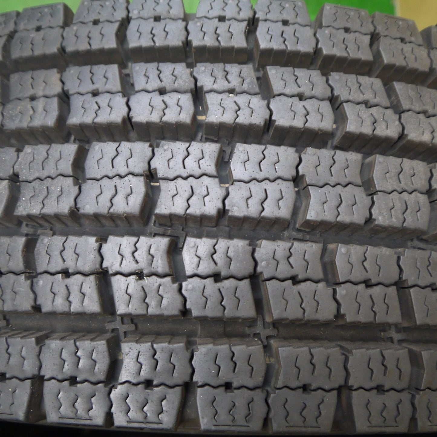 バリ溝！24年！9.5分！2本★トラック タイヤ 245/70R19.5 136/134J スタッドレス トーヨー M939 19.5インチ★5121217Hスタ